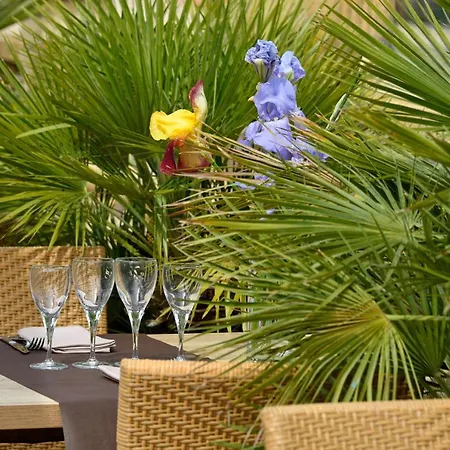 Hotel Logis & Restaurant Le Pardaillan Gondrin