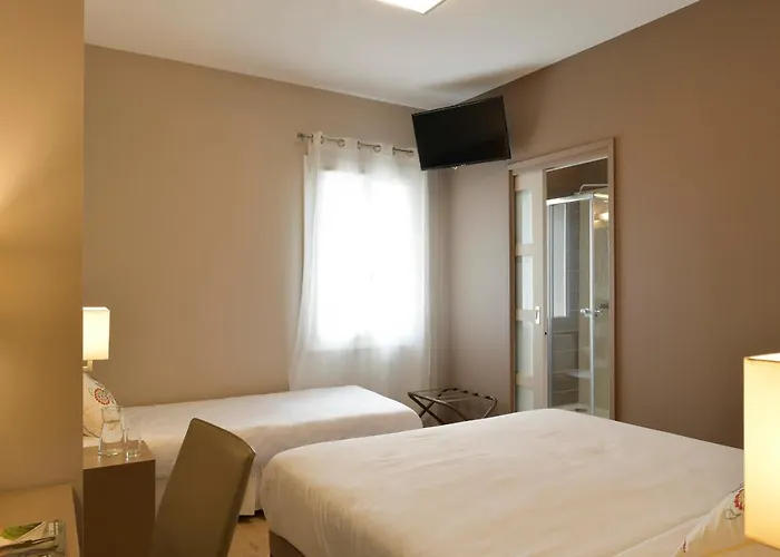 Logis & Restaurant Le Pardaillan Hotel Gondrin