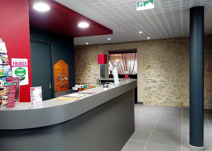 Logis & Restaurant Le Pardaillan 3* Gondrin