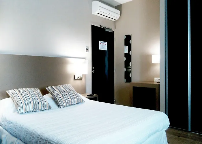 Logis & Restaurant Le Pardaillan Hotel Gondrin