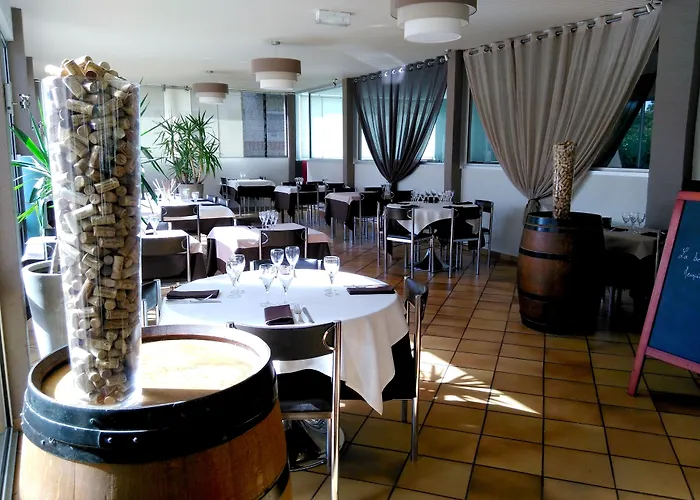 Hotel Logis & Restaurant Le Pardaillan