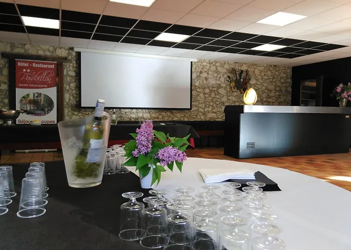 Logis & Restaurant Le Pardaillan Hotel 3*