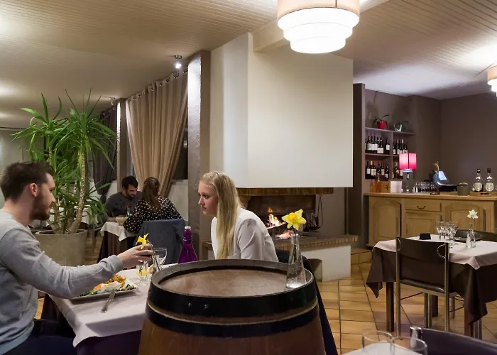 Logis & Restaurant Le Pardaillan Hotel 3*