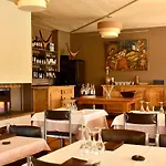 Logis & Restaurant Le Pardaillan Hotel