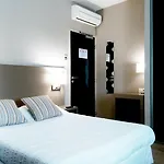 Logis & Restaurant Le Pardaillan Hotel Gondrin