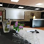 Logis & Restaurant Le Pardaillan Hotel 3*