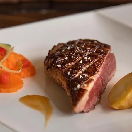 Logis & Restaurant Le Pardaillan Otel