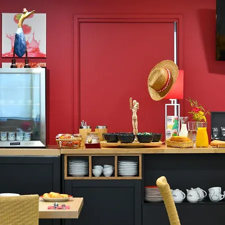 Logis & Restaurant Le Pardaillan Otel