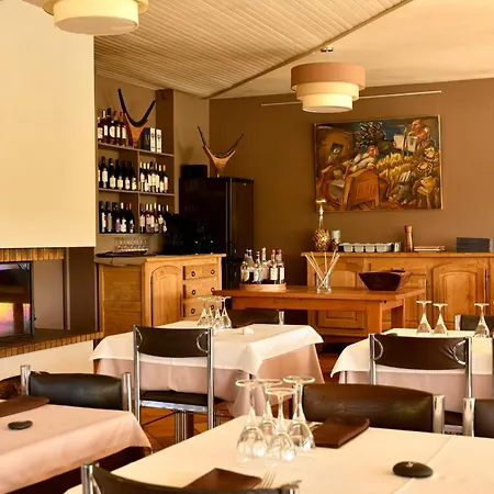 Logis & Restaurant Le Pardaillan Otel