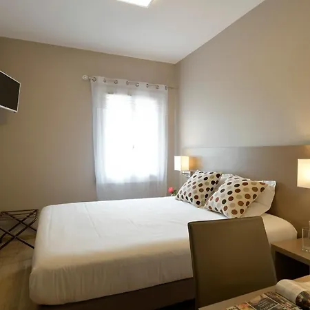 Logis & Restaurant Le Pardaillan 3*