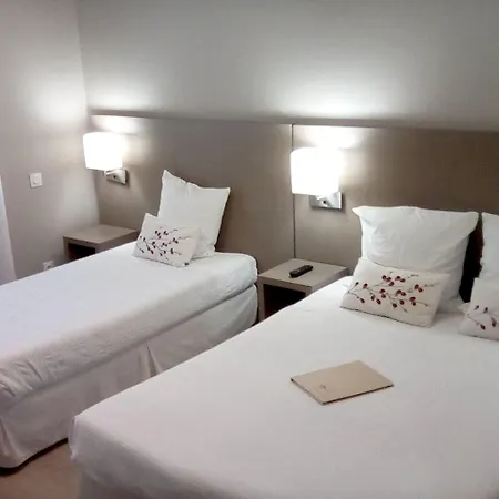 Logis & Restaurant Le Pardaillan Otel Gondrin