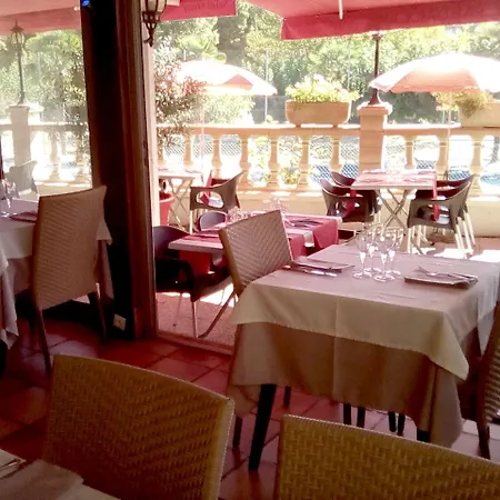 ホテル Logis & Restaurant Le Pardaillan 3*