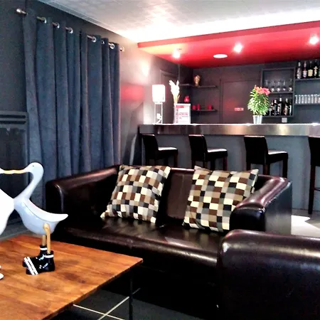 Logis & Restaurant Le Pardaillan Otel