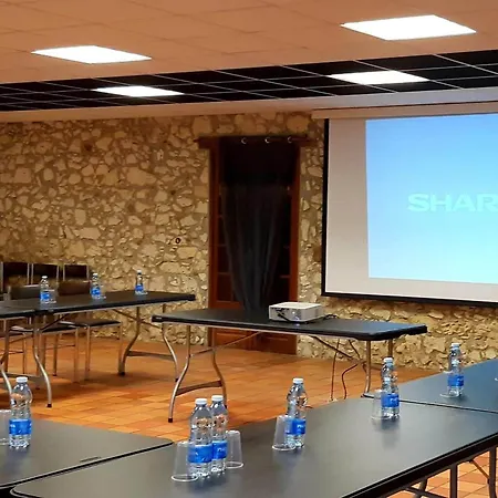 Logis & Restaurant Le Pardaillan Otel