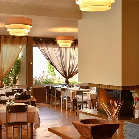 Szálloda Logis & Restaurant Le Pardaillan 3*