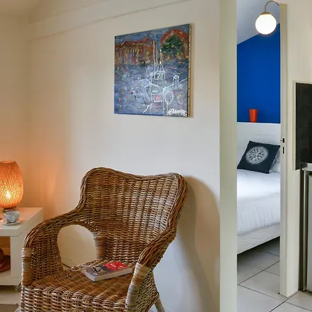 Logis & Restaurant Le Pardaillan Otel