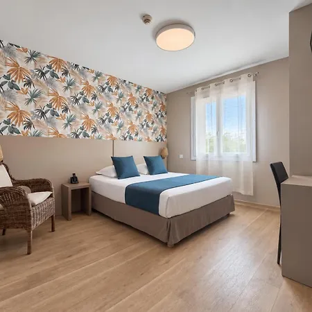 ホテル Logis & Restaurant Le Pardaillan 3*