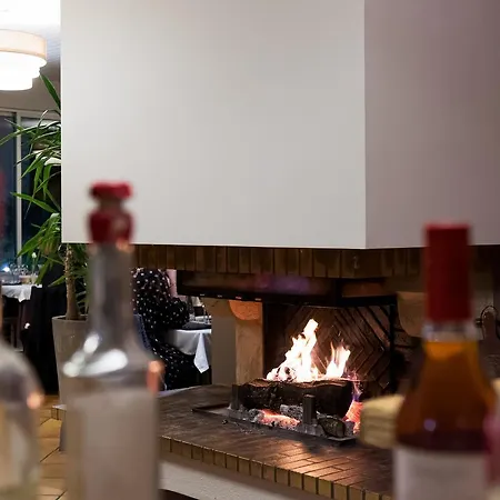 Szálloda Logis & Restaurant Le Pardaillan